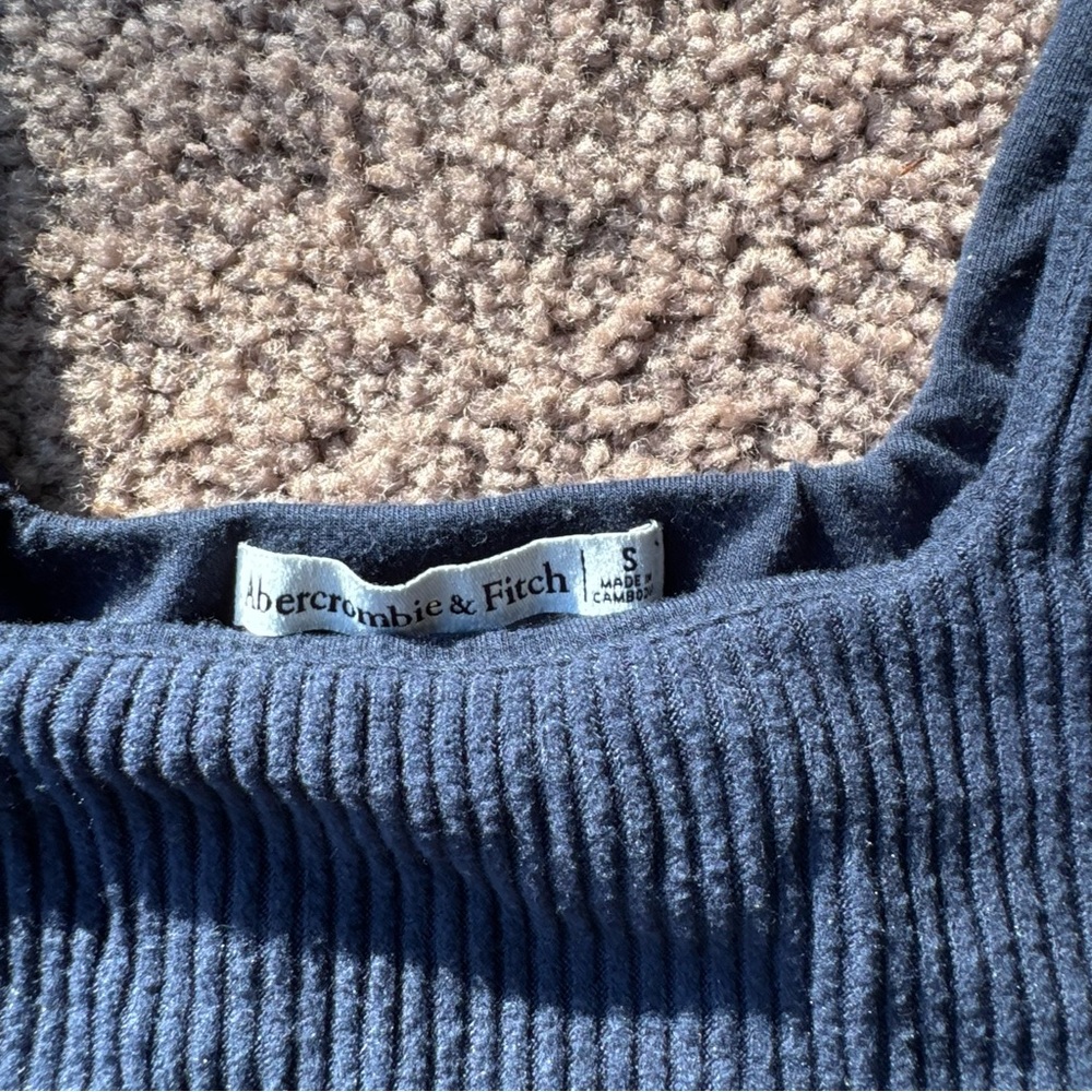 Abercrombie Ribbed Crop Top - Picture 2 of 3